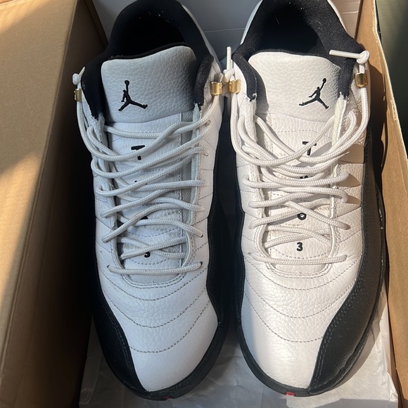 Jordan 12 Retro Low Taxis - Picture 3 of 5